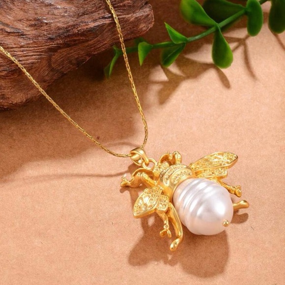 Pearl Abdomen Bee~ Striated Rippled Tomenta Bumblebee Honeybee 3D Steel Necklace - Picture 3 of 13